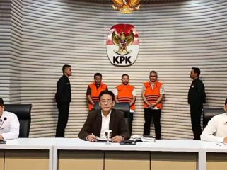KPK saat mengenalkan tersangka korupsi, Abdul Wahid, M Arief, dan Dani. F: net