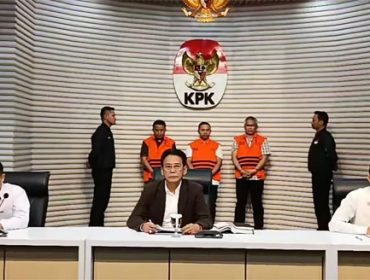 KPK saat mengenalkan tersangka korupsi, Abdul Wahid, M Arief, dan Dani. F: net