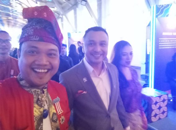 Wakil Menteri Kebudayaan Indonesia, Giring Ganesha, dan pendiri Pantunesia  Dato' Setia Perdana Yoan S. Nugraha saat Malam Anugerah Budaya-Go di Pos Bloc Jakarta. (Foto: Ist)
