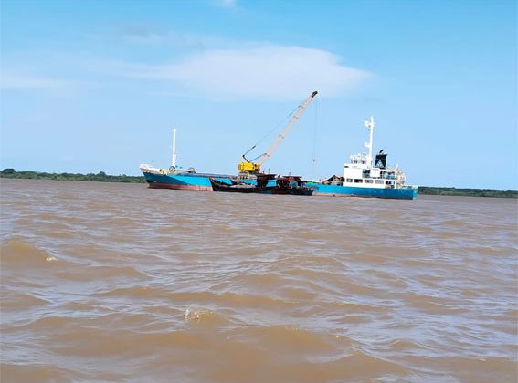 Maraknya aktivitas bongkar muat barang secara ilegal di tengah laut dan jalur pelayaran di wilayah Kabupaten Kepulauan Meranti. (Foto: Ist)