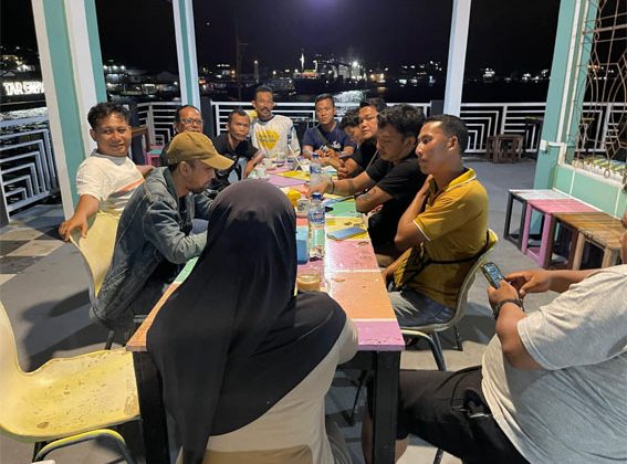 Rapat pembentukan panitia HPN 2026 diadakan di Rumah Makan Siantanur, Kelurahan Tarempa, Kecamatan Siantan. (Foto: Ist)
