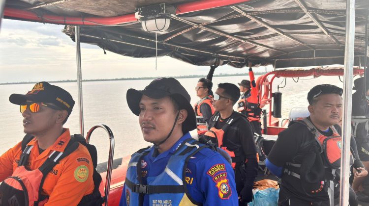 Foto : Saat Tim SAR Menuju Lokasi ABK Hilang Di Perairan Bengkalis 