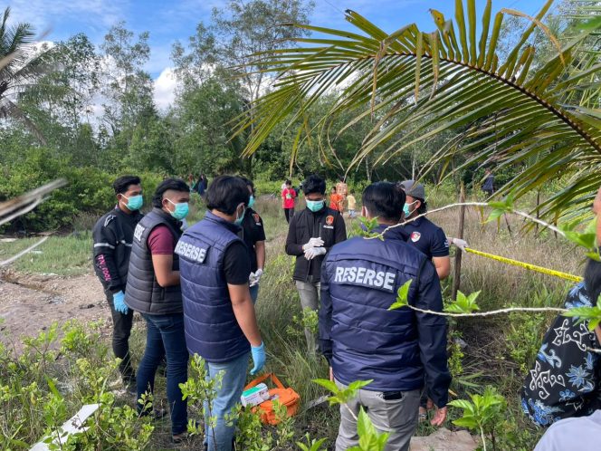 
					Foto : Tim Identifikasi Polres dan Polsek Tebingtinggi Saat Olah TKP