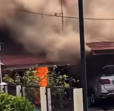 Asrama Polisi Jalan Sisingamangaraja, Pekanbaru, yang terbakar.(Foto: net)