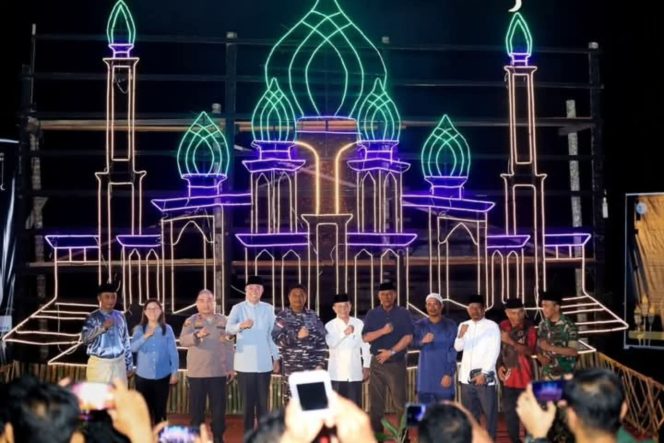 
					Foto : Wakil Bupati Meranti Muzamil Baharuddin Saat Membuka Festival Lampu Colok Tahun 2025 lalu.