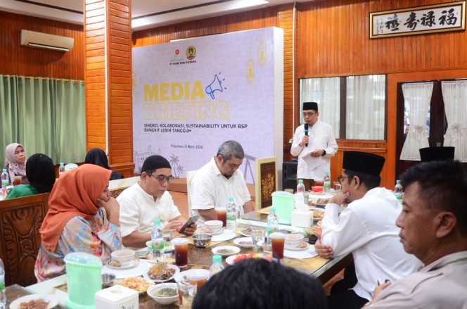 
					Plt Direktur PT BSP Raihan saat memberi sambutan pada buka bersama insan pers di Pekanbaru. (Foto: ist)