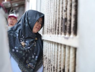 Bupati Siak Afni Zulkifli berdialog dengan warga binaan Lapas Siak. (Foto: ist)