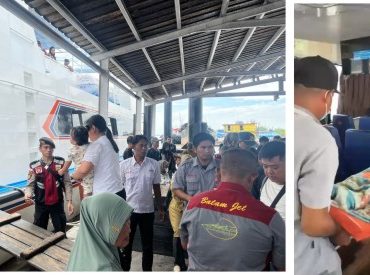 Evakuasi penumpang kapal yang mengalami sakit. (Foto: ist)