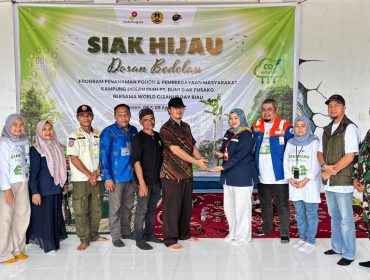 Penanaman 2.000 pohon di Kampung Dosan, Siak, oleh PT BSP dan World Cleanup Day Riau. (Foto: ist)