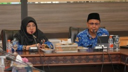 Bupati Siak, Dr. Afni Zulkifli saat memberi arahan. (Foto: ist)
