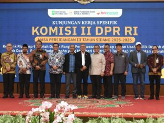 Kunjungan Kerja Spesifik Komisi II DPR RI ke  PT Bank Riau Kepri Syariah. Foto: ist) 