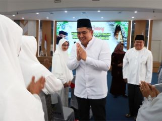 Bupati Bintan Roby Kurniawan lepas seluruh JCH. (Foto: Diskominfo Bintan)