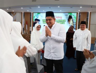 Bupati Bintan Roby Kurniawan lepas seluruh JCH. (Foto: Diskominfo Bintan)