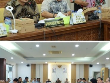 Rapat Pansus DPRD Kota Batam bahas Ranperda tentang PSU Perumahan. (F: Humas DPRD Batam)