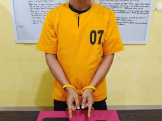 Foto Terduga Pelaku Saat Diamankan Polisi . (F: ist)