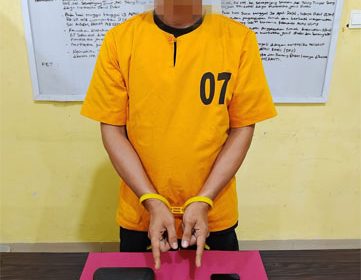 Foto Terduga Pelaku Saat Diamankan Polisi . (F: ist)
