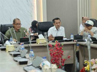 Pansus DPRD Kota Batam bahas Ranperda LAM Kota Batam. (Foto: Humas DPRD Batam)