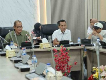 Pansus DPRD Kota Batam bahas Ranperda LAM Kota Batam. (Foto: Humas DPRD Batam)