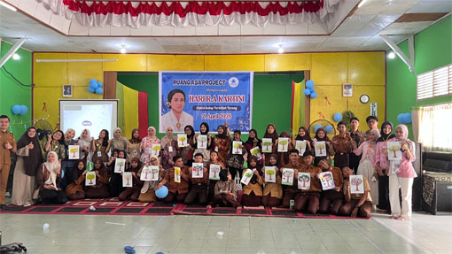 Relawan Ruang Asa Project berpose bersama usai kegiatan edukatif dan inklusif dalam rangka Hari Kartini di Pekanbaru. (Foto: ist)