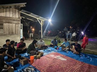 Mahasiswa FIB Unilak ikut bersamala latihan zapin di Lingkungan 1 Sungai Mempura, Kabupaten Siak.