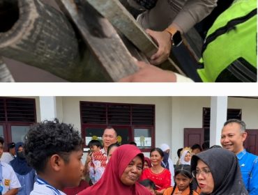 Bupati Afni saat memanjat untuk naik ke pelabuhan di Desa Penyengat, Kecamatan Sungai Apit, dan berdialog dengan seorang ibu dan anak yang minta masuk posantren. (Foto: ist)