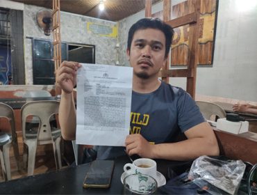 Akbar, m enunjukkan bukti laporan ke Polsek Bintan. (Foto: ist)