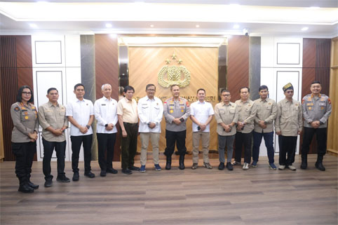 Foto bersama pengurus PWI dan Kapolda Kepri. (Foto: ist)