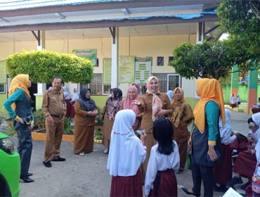 BRK Syariah laksanakan kegiatan literasi keuangan dan pengenalan produk perbankan syariah di SDN 005 Teluk Binjai Kota Dumai. (Foto: BRKS)