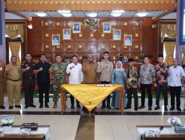 Foto bersama presentasinya pemaparan capaian indikator makro Kabupaten Siak periode 2021-2025. (Foto: ist)