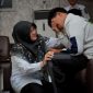 Bupati Siak Afni Zulkifli melepas Muammar (22) mengikuti pelatihan keterampilan di Sentra Terpadu “Inten Soeweno” Bogor, program Kementerian Sosial. (Foto: ist)