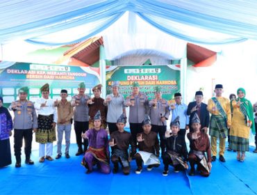 Foto bersama deklarasi Kampung Tangguh Anti Narkoba di Desa Banglas Barat, Kecamatan Tebing Tinggi. (Foto: ist)