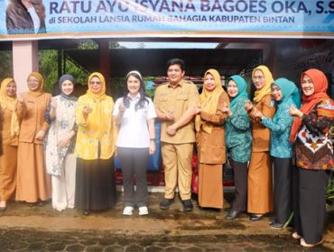 Foto bersama Wakil Menteri Kependudukan dan Pembangunan Keluarga/Wakil Kepala BKKBN, Ratu Ayu Isyana Bagoes Oka lakukan kunjungan kerja ke Kabupaten Bintan. (Foto: ist)