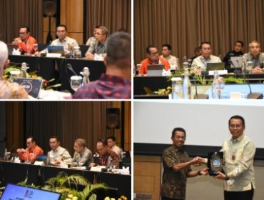 Plt Direktur Utama PT BRK Syariah, Helwin Yunus, jadi narasumber. (Foto: BRKS)