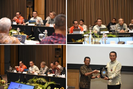 Plt Direktur Utama PT BRK Syariah, Helwin Yunus, jadi narasumber. (Foto: BRKS)