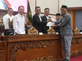 Rapat paripurna pembahasan Laporan Pansus terhadap LKPJ Wali Kota Batam Tahun Anggaran 2025. (Foto: ist)