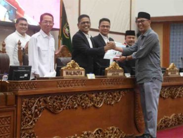 Rapat paripurna pembahasan Laporan Pansus terhadap LKPJ Wali Kota Batam Tahun Anggaran 2025. (Foto: ist)