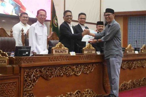 Rapat paripurna pembahasan Laporan Pansus terhadap LKPJ Wali Kota Batam Tahun Anggaran 2025. (Foto: ist)