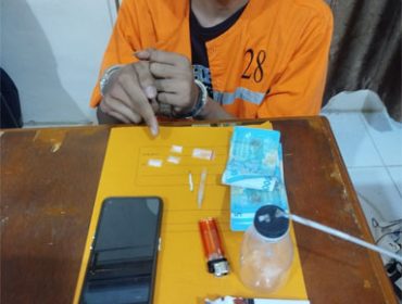 Tersangka dugaan tindak pidana penyalahgunaan dan peredaran narkotika jenis sabu. (Foto: ist)