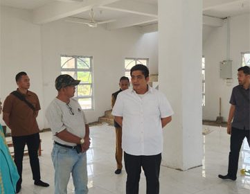 Bupati Bintan, Roby Kurniawan melakukan site visit atau pembangunan Masjid Nurul Hasanah. (Foto: ist)