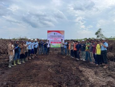 Pengurus Koperasi Serasi Sepadu Jaya, manajemen PT Priatama Riau, dan perwakilan petani plasma hadir langsung di lokasi lahan yang baru dibuka