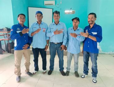 Agustar (tengah) Ketua DPC HNSI Kabupaten Kepulauan Anambas beserta pengurus. (Foto: ist)