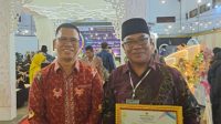 Kades Impol Yurnalis Raih Penghargaan Kepala Desa Terbaik Bidang Pendidikan di Anambas