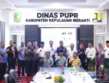 Foto bersama saat audiensi Wakil Bupati Kepulauan Meranti, Muzamil Baharudin dengan delegasi perusahaan Grisek Jaya Sdn. Bhd dari Johor, Malaysia. (Foto: ist)