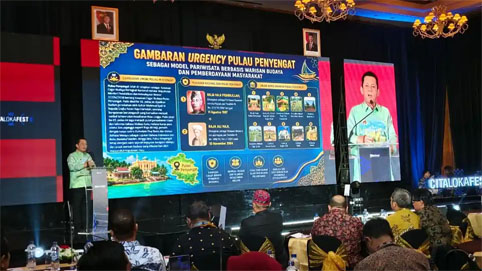 H Ansar Ahmad, Gubernur Kepulauan Riau menyampaikan paparan mengenai Revitalisasi Pulau Penyengat usai menerima Anugerah Daerah Terbaik dalam Pengembangan Ekonomi Berbasis Warisan Budaya pada Cita Loka Fest 2026. (Foto: ist)
