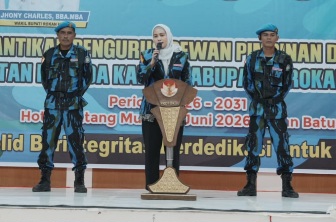 Anggota DPR RI, H. Karmila Sari, saat menyampaikan kata sambutan pada pelantilan DPD IPK Rohil. (Foto: ist)