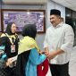 Bupati Bintan Roby Kurniawan sambut kepulangan Jemaah Haji Bintan. (Foto: ist) 