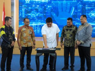 Bupati Bintan, Roby Kurniawan melaunching portal Bintan Satu Akses (BISA). (Foto: ist)