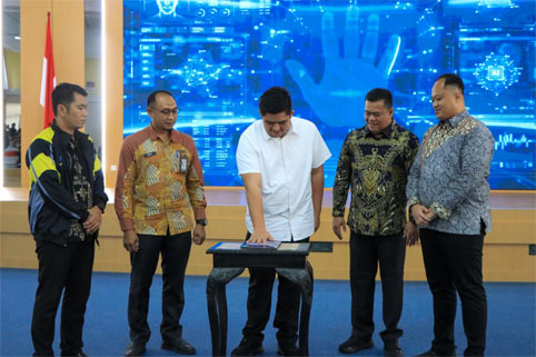 Bupati Bintan, Roby Kurniawan melaunching portal Bintan Satu Akses (BISA). (Foto: ist)