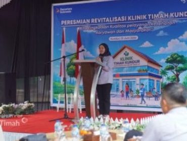 Ratih Mayasari, Direktur SDM PT Timah beri sambutan peresmian klinik PT Timah Kundur. (Foto: PT Timah)