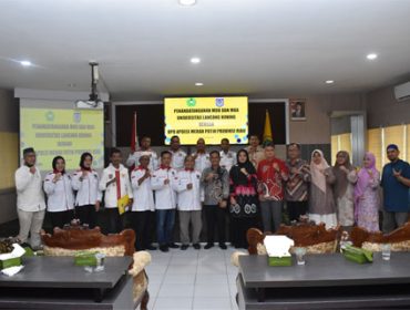 Foto bersama penandatangani MOU dan MOA antara Universitas Lancang Kuning Unilak dan DPD APDESI Merah Putih Provinsi Riau. (Foto: ist)